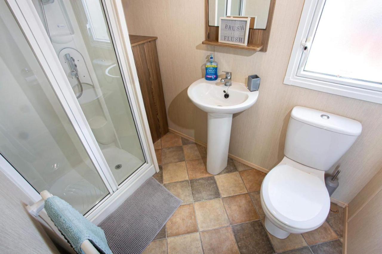 Caravan In Haven Marton Mere Holiday Park Blackpool Exteriör bild