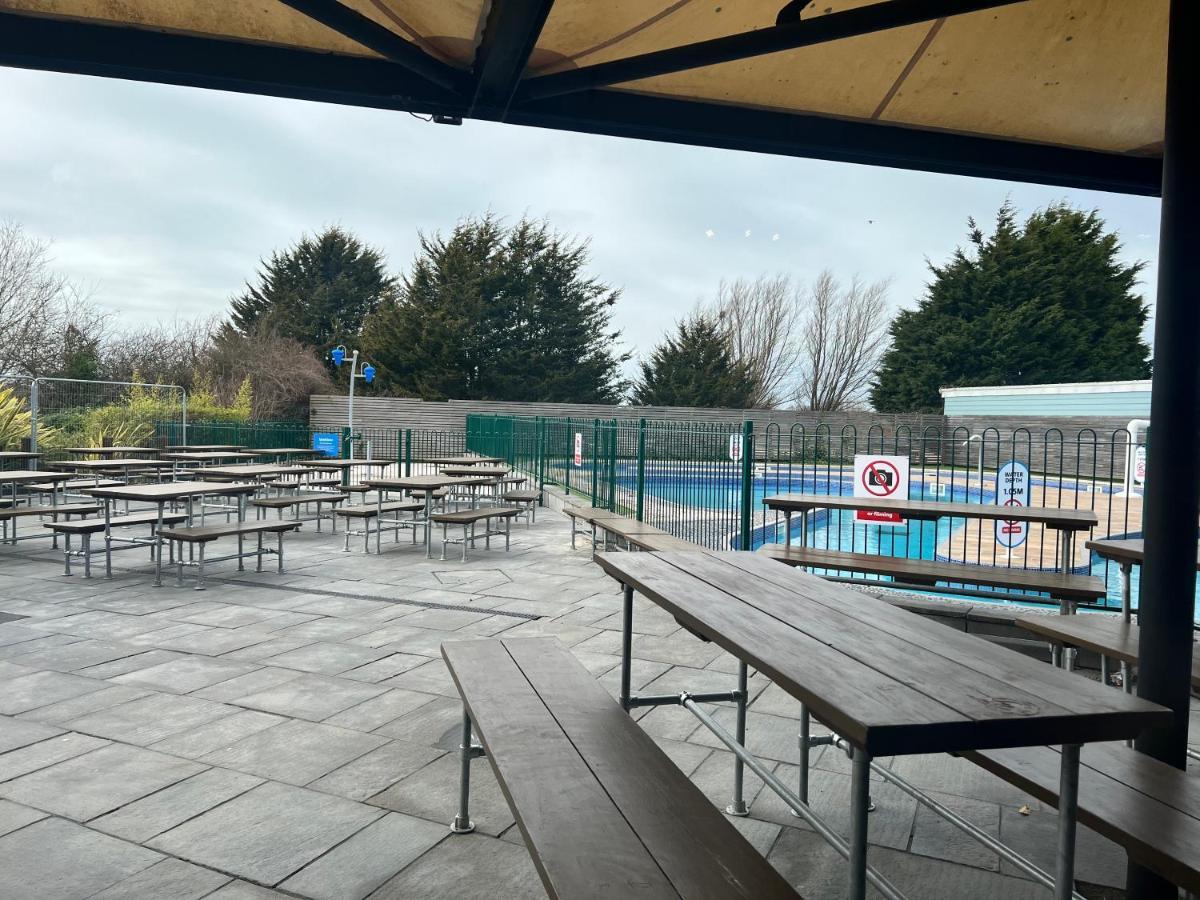 Caravan In Haven Marton Mere Holiday Park Blackpool Exteriör bild
